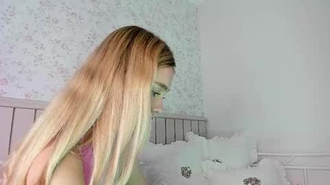 sophie online show from April 2, 7:00 pm