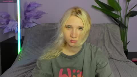 Snapshot of kitty_blondy chatting on April 6, 4:46 am kitty blondy online show from April 6, 4:46 am