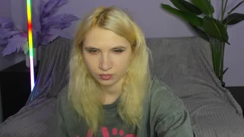 Snapshot of kitty_blondy chatting on April 8, 2:22 am kitty blondy online show from April 8, 2:22 am