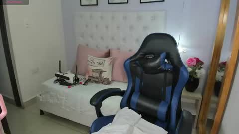 Snapshot of kitty_cayo chatting on July 15, 3:34 am Kitty Kayo online show from July 15, 3:34 am