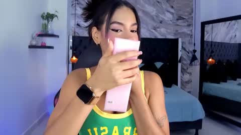 Snapshot of kitty_collins_ chatting on June 17, 12:07 pm Kitty online show from June 17, 12:07 pm