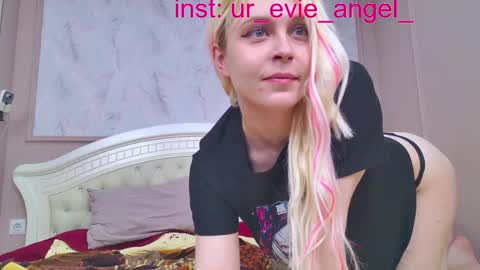 Snapshot of kitty_dora chatting on May 10, 2:44 pm Evelyn online show from May 10, 2:44 pm