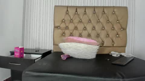 Snapshot of kitty_eloays chatting on April 30, 8:57 pm kitty eloays online show from April 30, 8:57 pm