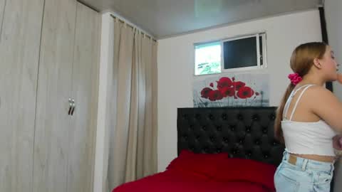 Snapshot of kitty_f00x chatting on June 21, 8:11 pm kitty_f00x online show from June 21, 8:11 pm