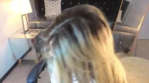 kitty_fox_b online show from September 13, 12:38 pm