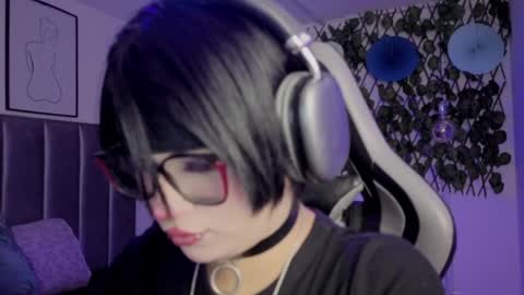 Snapshot of kitty_gang chatting on April 30, 1:45 am Camila online show from April 30, 1:45 am