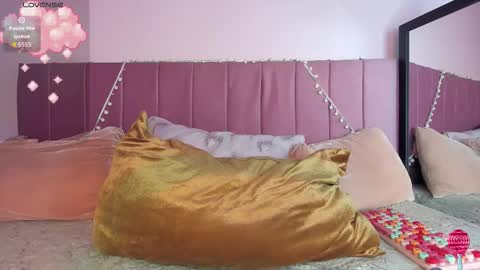 Snapshot of kitty_kryss chatting on November 19, 4:51 pm kitty_kryss online show from November 19, 4:51 pm