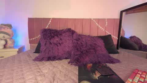 Snapshot of kitty_kryss chatting on January 13, 5:40 pm kitty_kryss online show from January 13, 5:40 pm