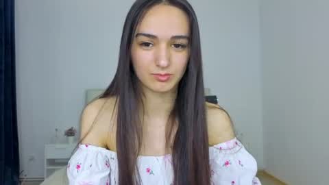 Snapshot of kitty_mi1a chatting on June 20, 7:33 am Elena online show from June 20, 7:33 am