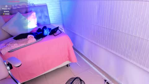 Kitty online show from November 13, 7:35 pm