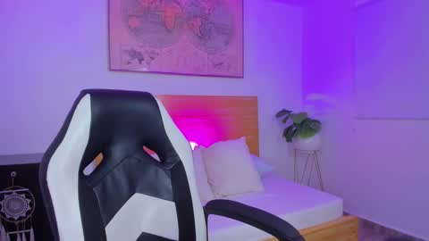 K I T T Y online show from February 12, 1:39 pm