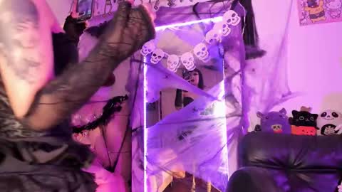 Snapshot of kittygoth_ chatting on October 2, 11:34 pm Kitty Goth online show from October 2, 11:34 pm