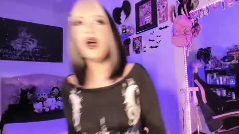 Snapshot of kittygoth_ chatting on July 17, 10:14 pm Kitty Goth online show from July 17, 10:14 pm