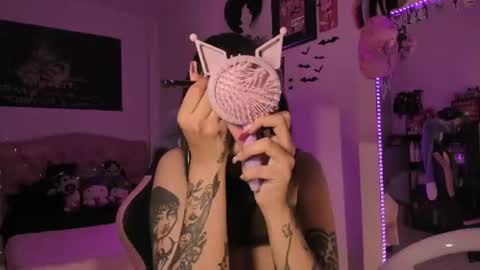 Snapshot of kittygoth_ chatting on July 21, 10:34 pm Kitty Goth online show from July 21, 10:34 pm