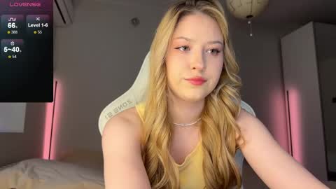 Snapshot of kittyloffe chatting on April 23, 3:19 am Monika online show from April 23, 3:19 am