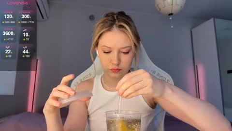 Snapshot of kittyloffe chatting on April 28, 3:44 am Monika online show from April 28, 3:44 am