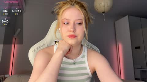 Snapshot of kittyloffe chatting on May 31, 3:26 am Monika online show from May 31, 3:26 am