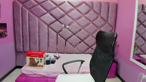 Sarah online show from April 14, 2:56 pm