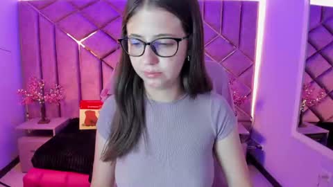 Snapshot of kittypinky01 chatting on June 24, 2:38 pm Sarah online show from June 24, 2:38 pm