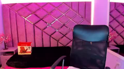 Snapshot of kittypinky01 chatting on July 29, 4:05 pm Sarah online show from July 29, 4:05 pm
