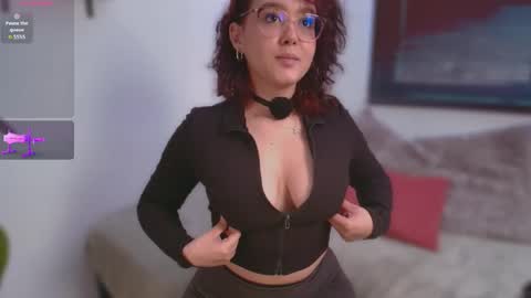 Snapshot of kittysophie_ chatting on May 7, 1:27 pm Sophie online show from May 7, 1:27 pm