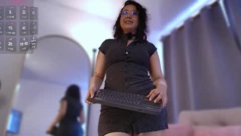 Snapshot of kittysophie_ chatting on May 17, 8:27 pm Sophie online show from May 17, 8:27 pm