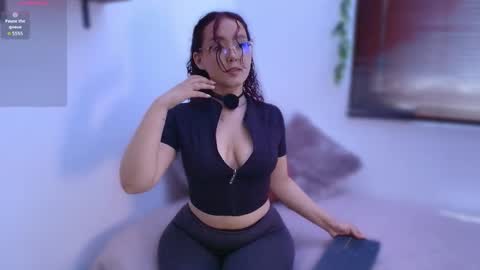 Snapshot of kittysophie_ chatting on June 2, 3:47 pm Sophie online show from June 2, 3:47 pm