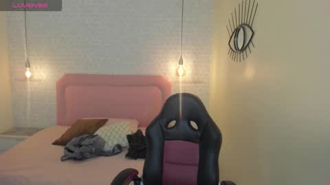  K I T T  Y  online show from March 24, 12:43 pm