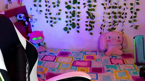 Kittyuwu  online show from November 19, 7:14 pm