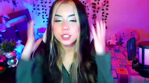 Kittyuwu  online show from February 18, 8:49 pm