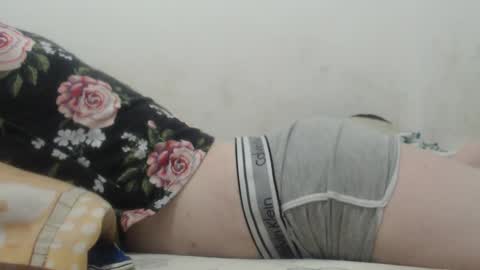 kittywhiteass online show from December 16, 8:20 am