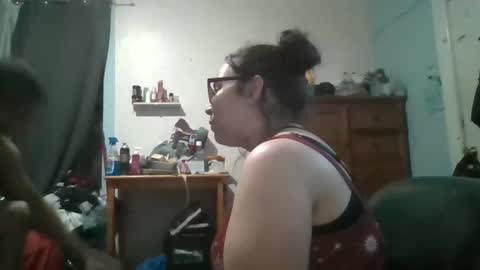 Snapshot of kivs19 chatting on November 28, 12:35 am kivs19 online show from November 28, 12:35 am