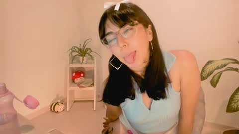 Snapshot of kiwi____ chatting on January 27, 2:10 am Little piece of fruit online show from January 27, 2:10 am