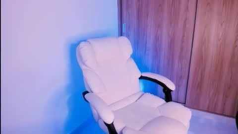 Snapshot of kiwi____ chatting on March 8, 2:04 am Little piece of fruit online show from March 8, 2:04 am