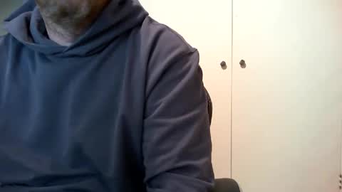 Snapshot of kiwiben45 chatting on May 31, 10:44 pm Ben online show from May 31, 10:44 pm
