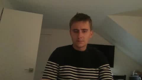 kiwiii211208 online show from May 2, 12:59 am