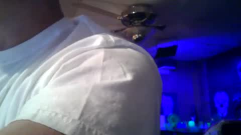 Snapshot of kleeeen chatting on October 2, 6:42 am MrKleeen online show from October 2, 6:42 am