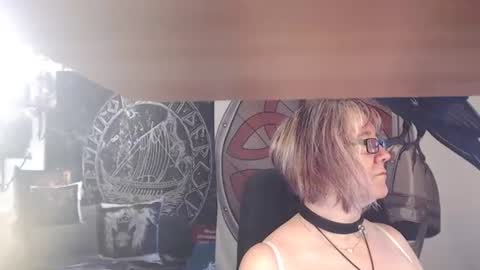 Snapshot of kleiner_teufel chatting on June 19, 4:17 am Michelle online show from June 19, 4:17 am