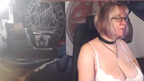 Snapshot of kleiner_teufel chatting on July 7, 6:47 am Michelle online show from July 7, 6:47 am