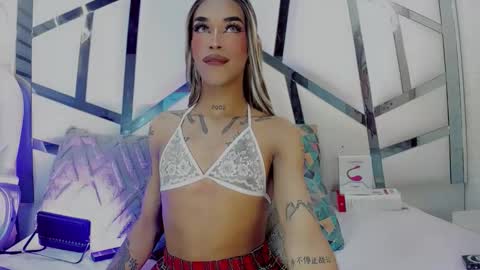 Snapshot of kloe_hh chatting on February 19, 5:14 am Kloe online show from February 19, 5:14 am