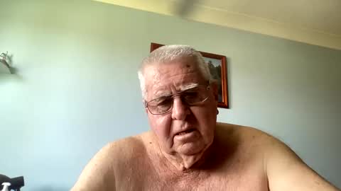 Aussiedude online show from December 12, 4:15 am