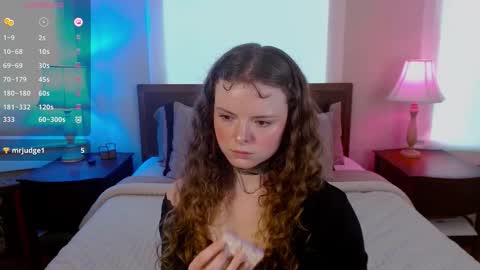 knowlita  online show from February 18, 7:21 pm