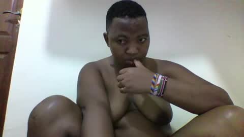 Snapshot of koffi639202 chatting on January 2, 8:35 pm koffi639202 online show from January 2, 8:35 pm