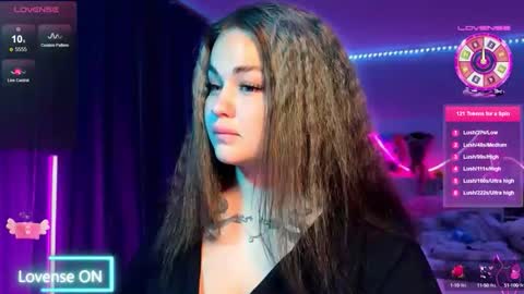 Mia online show from October 2, 7:54 pm