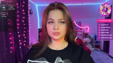 Mia online show from December 5, 11:30 am