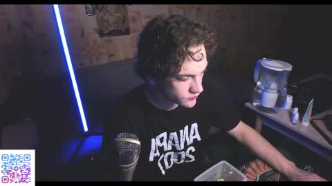 Snapshot of kolyakayne chatting on April 28, 4:17 am Kolya Kayne online show from April 28, 4:17 am