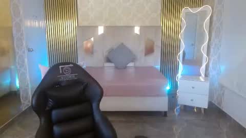Snapshot of kolyn_tay chatting on August 1, 7:24 pm kolyn_tay online show from August 1, 7:24 pm