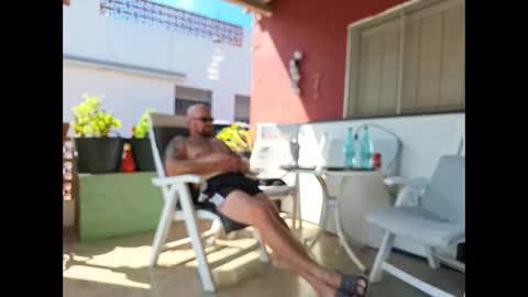 Snapshot of kombadx chatting on October 4, 11:19 am RENT ME i am your Slave online show from October 4, 11:19 am