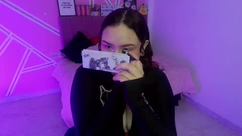 Snapshot of koning_moretti chatting on April 21, 4:52 am camila online show from April 21, 4:52 am
