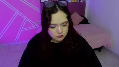 Snapshot of koning_moretti chatting on May 16, 5:37 am camila online show from May 16, 5:37 am